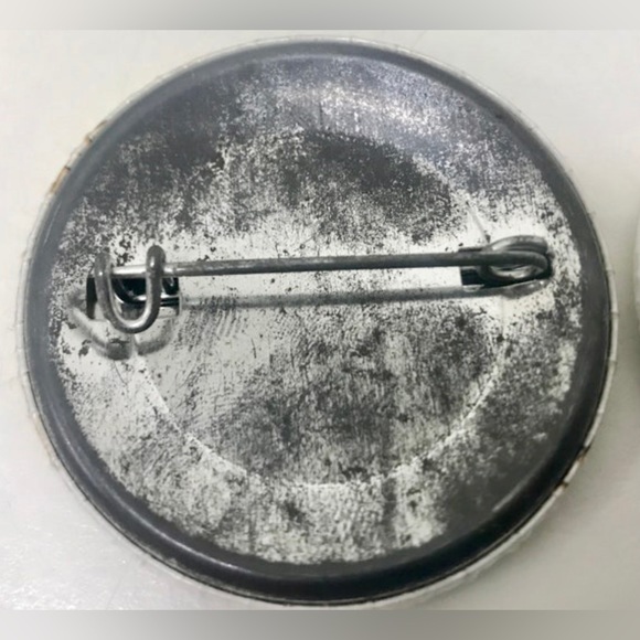 Vintage 1970s Set of 2 NO FLAME Fire Illustrated Pinback Buttons Antique Rare - Picture 5 of 8